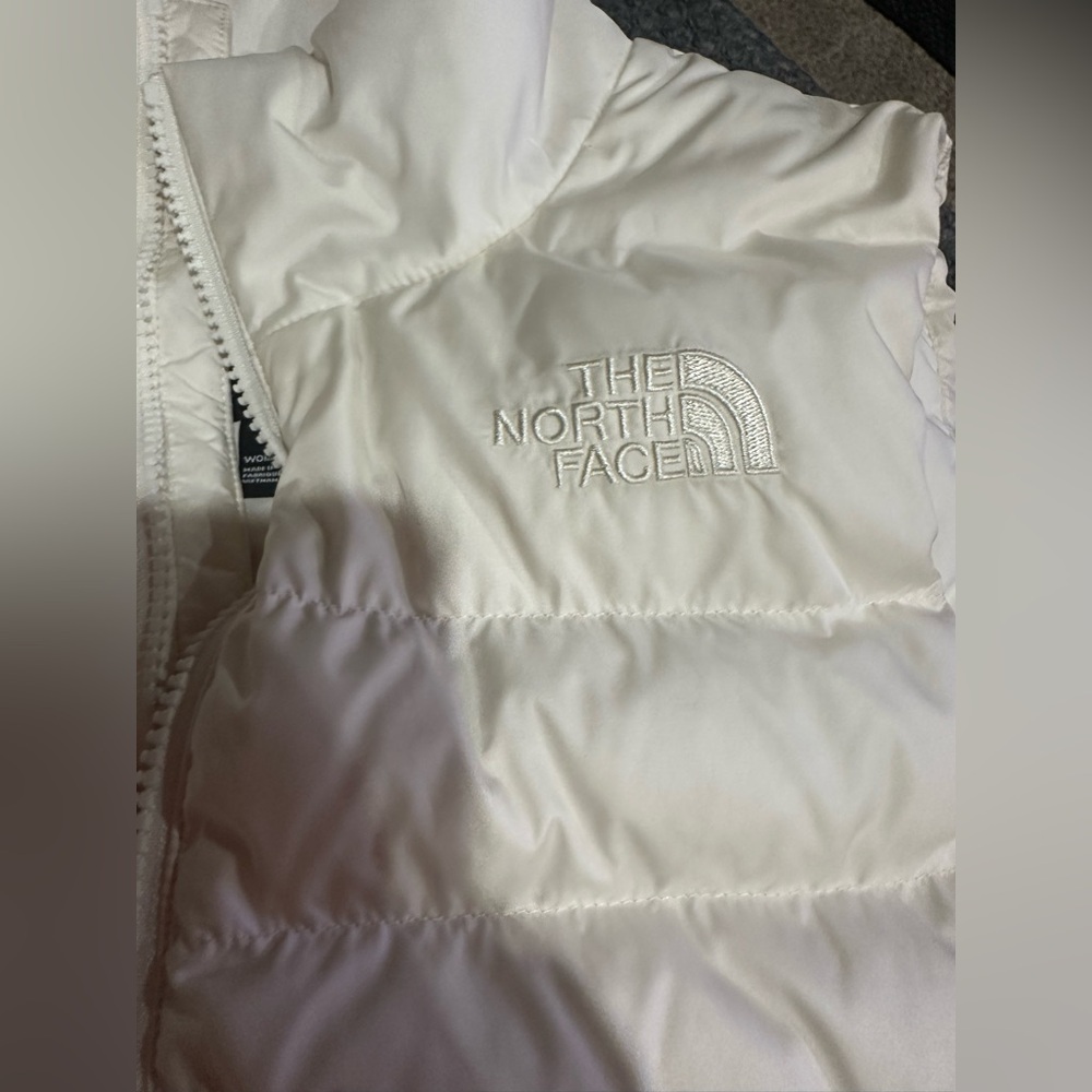Women’s North Face puffer vest 550